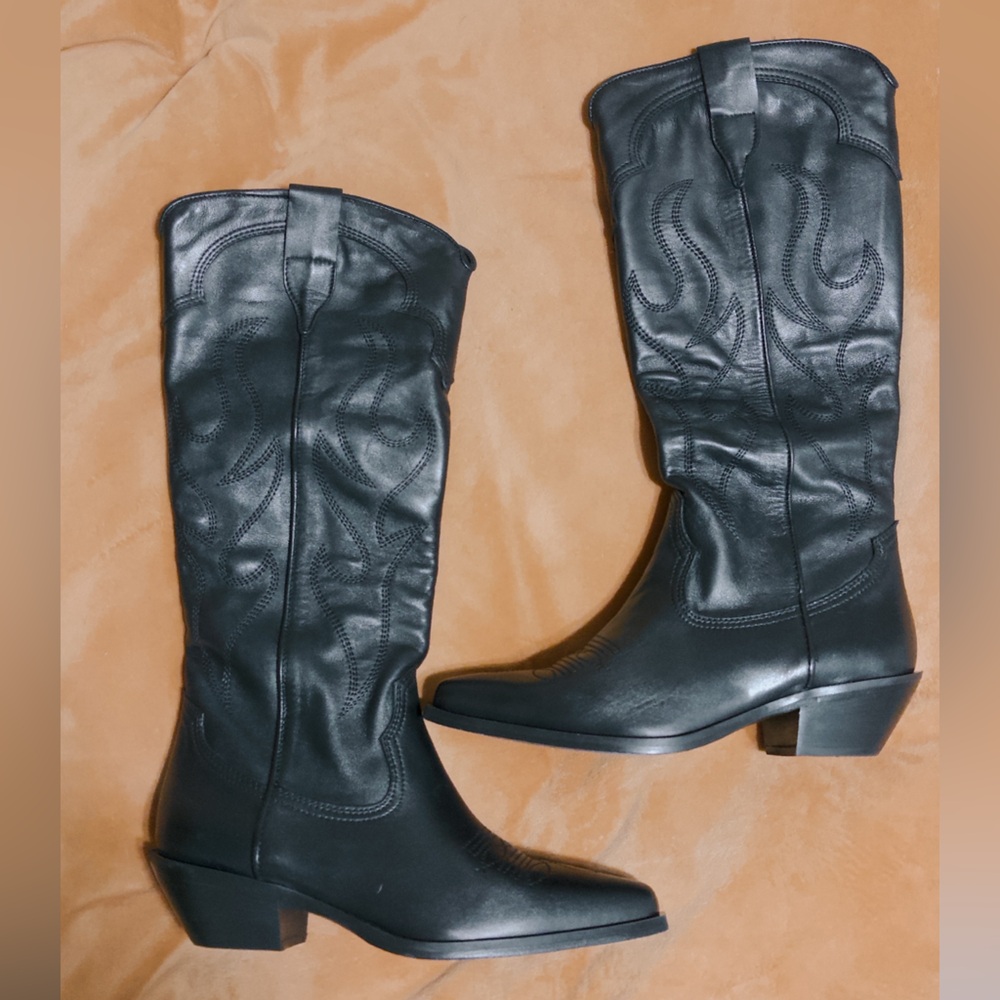 Steve Madden Ranch boot. Size 8
